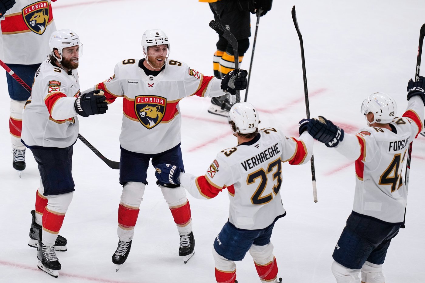 NHL roundup: Marchand returns to Boston, Panthers edge Bruins 4-3