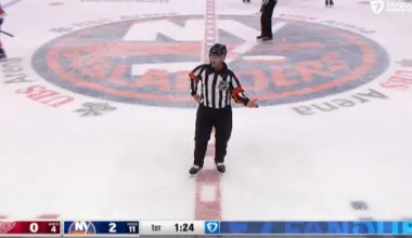 Referee goes viral after being caught on hot mic during Red Wings-Islanders game