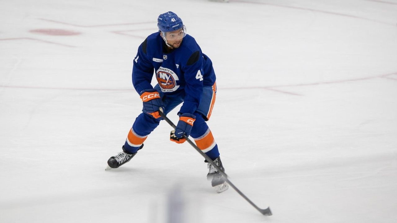 Long Island's Marshall Warren to make NHL debut with Islanders on Saturday