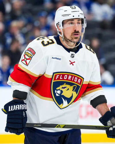 Brad Marchand shines at 37, but the Florida Panthers need more support