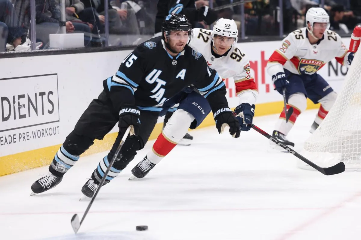 Former Maple Leaf Alex Kerfoot to Miss 8-10 Weeks Due to Injury