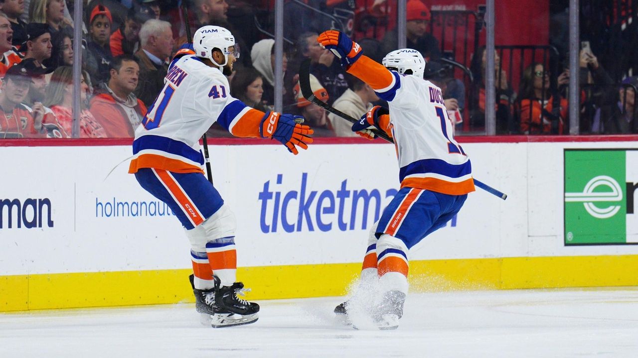 LI's Marshall Warren records two assists in Islanders debut vs. Phillies