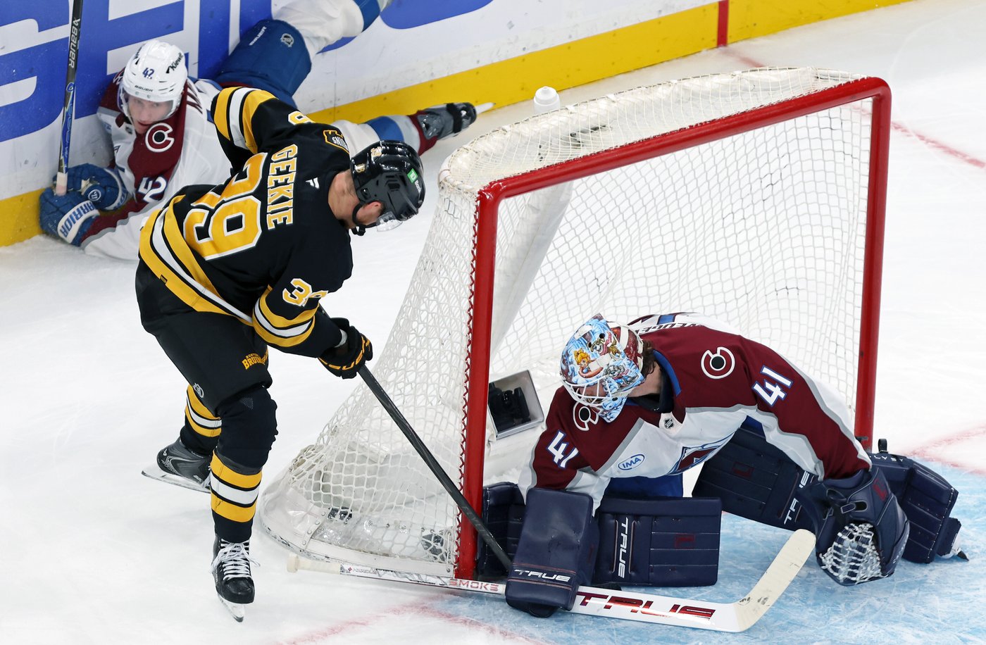 NHL roundup: Geekie’s hustle goal helps Bruins beat Avalanche to halt six-game skid
