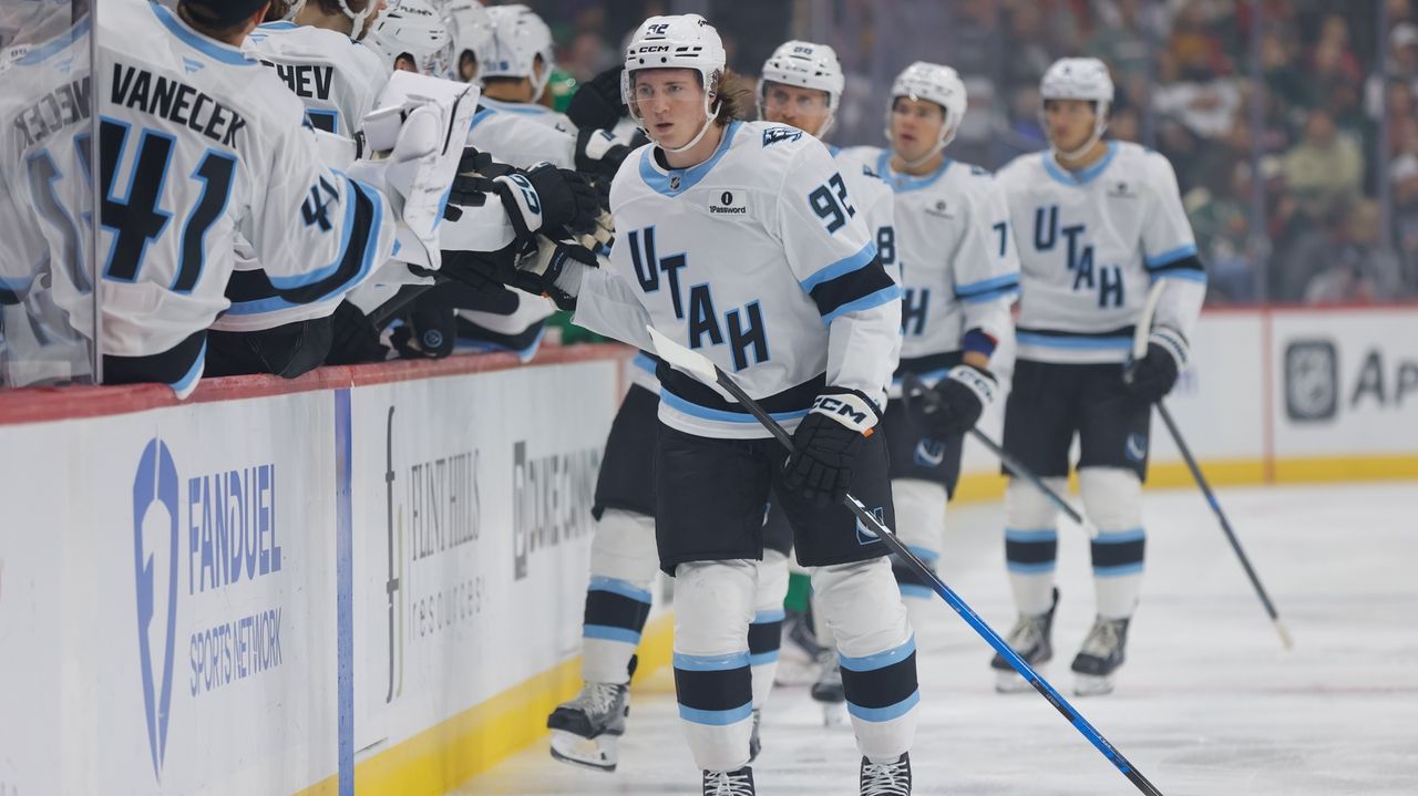 Cooley, Schmaltz each score twice as Mammoth stay hot with 6-2 win over Wild