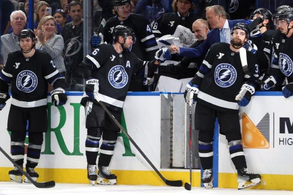 NHL roundup: Milestone night for Lightning trio in win