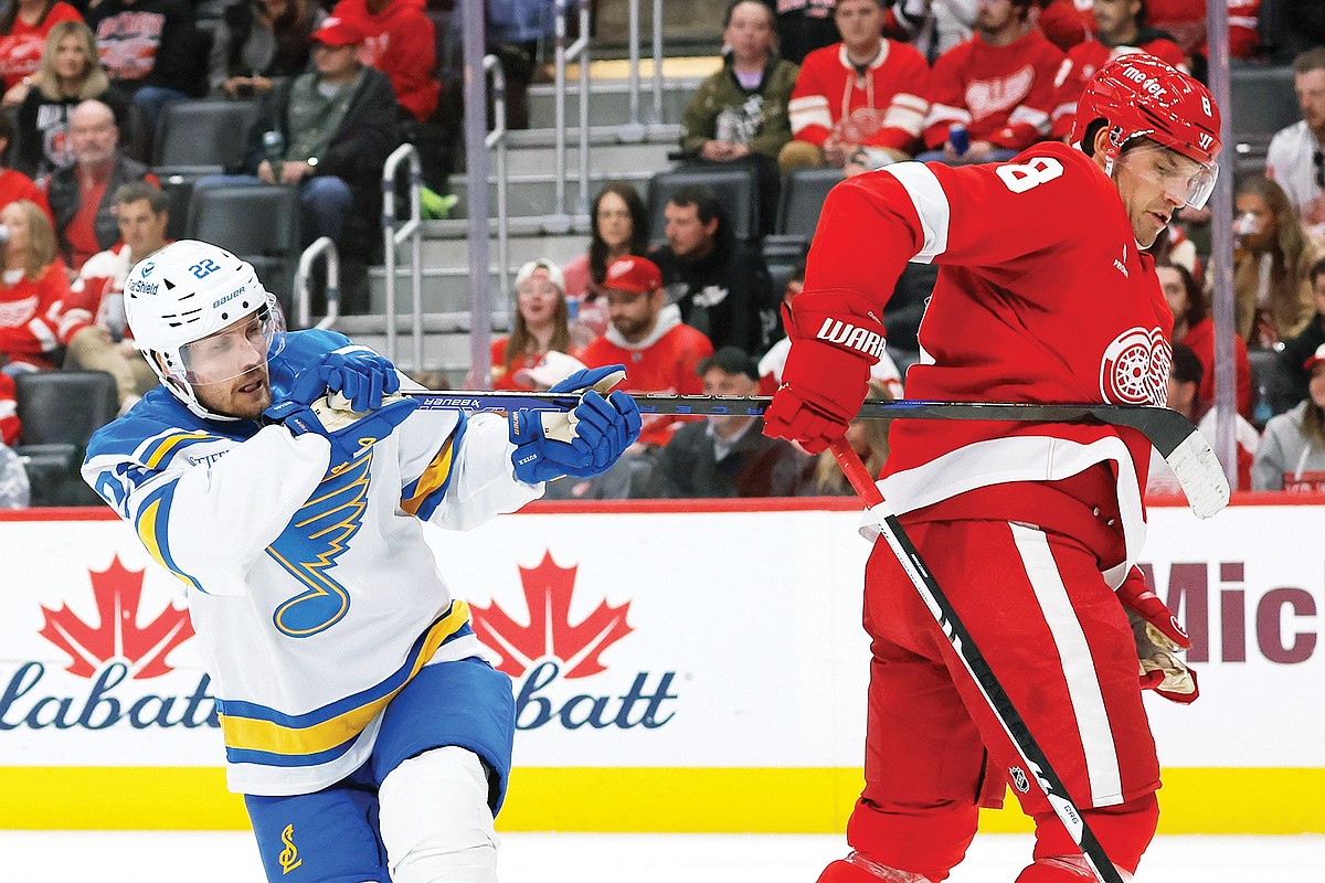 Red Wings rally from four goals down to beat Blues 6-4