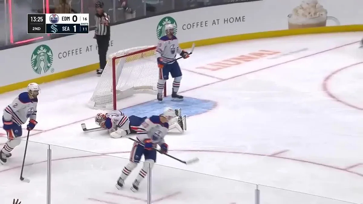 Giants RB Cam Skattebo carted off with ugly leg injury