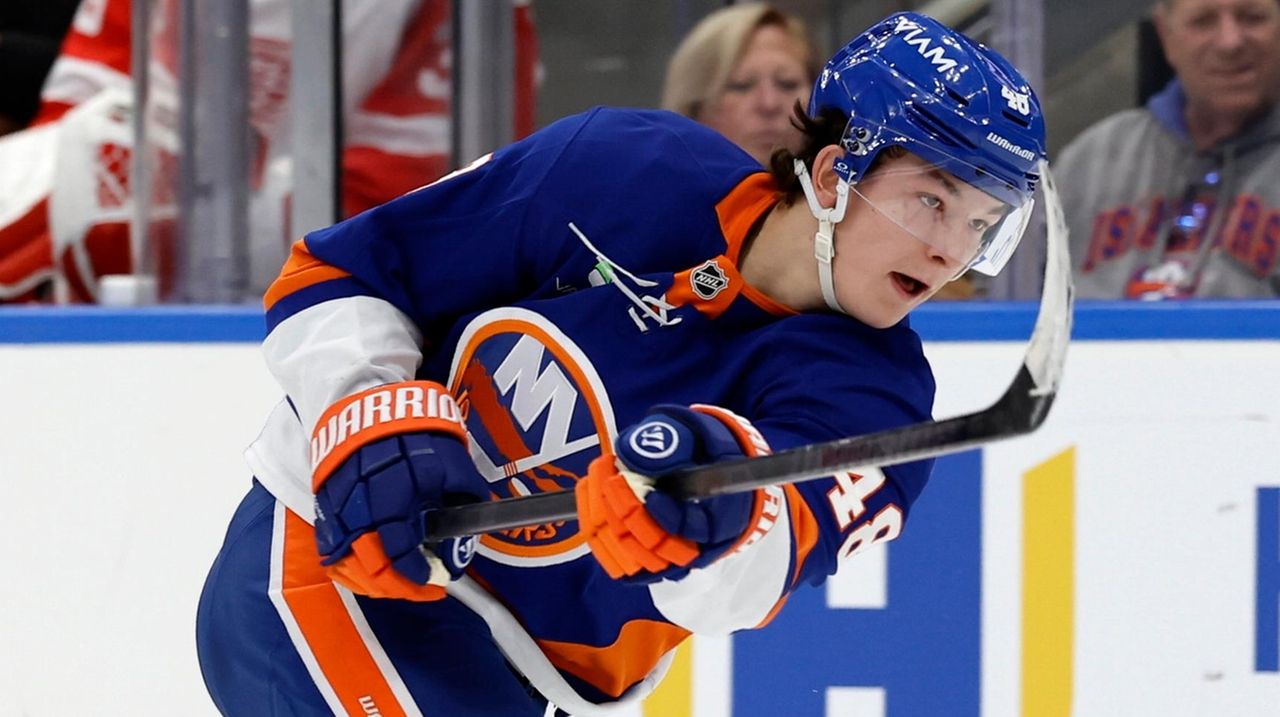 Islanders vets keeping eye on Matthew Schaefer, Marshall Warren