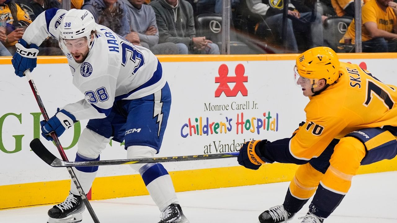 Zemgus Girgensons scores twice as Lightning down Predators 5-2