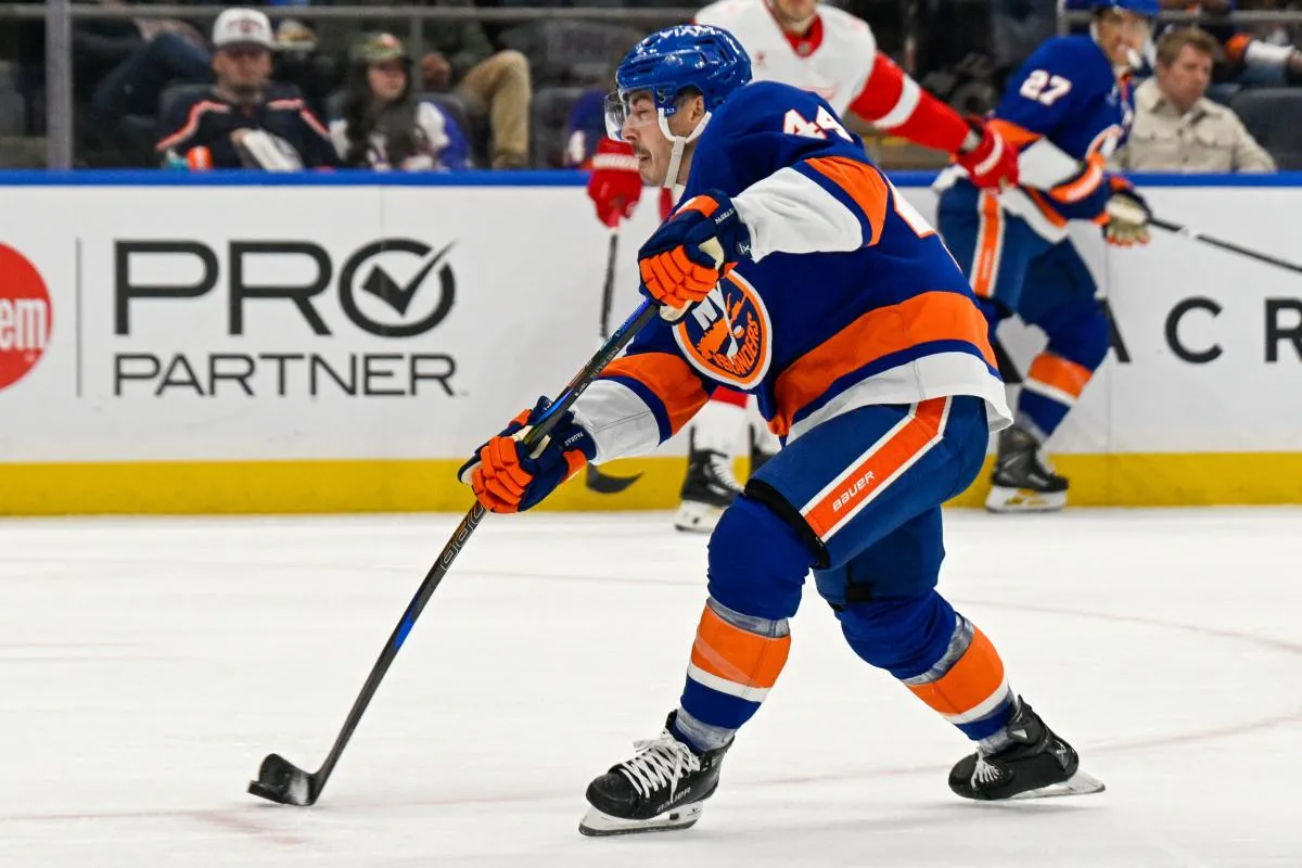Islanders' Roster Uncertainty Has Maple Leafs Preparing for a Possible Trade
