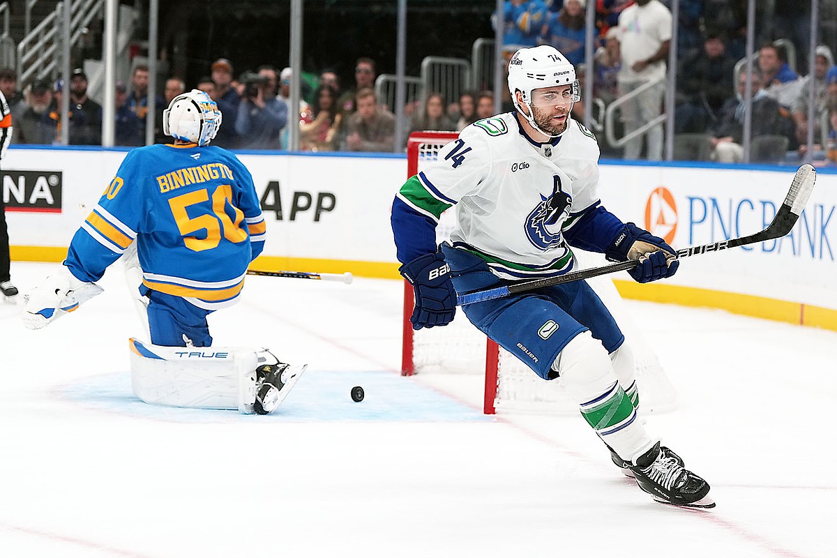 Sherwood has hat trick, Canucks get past Blues in shootout