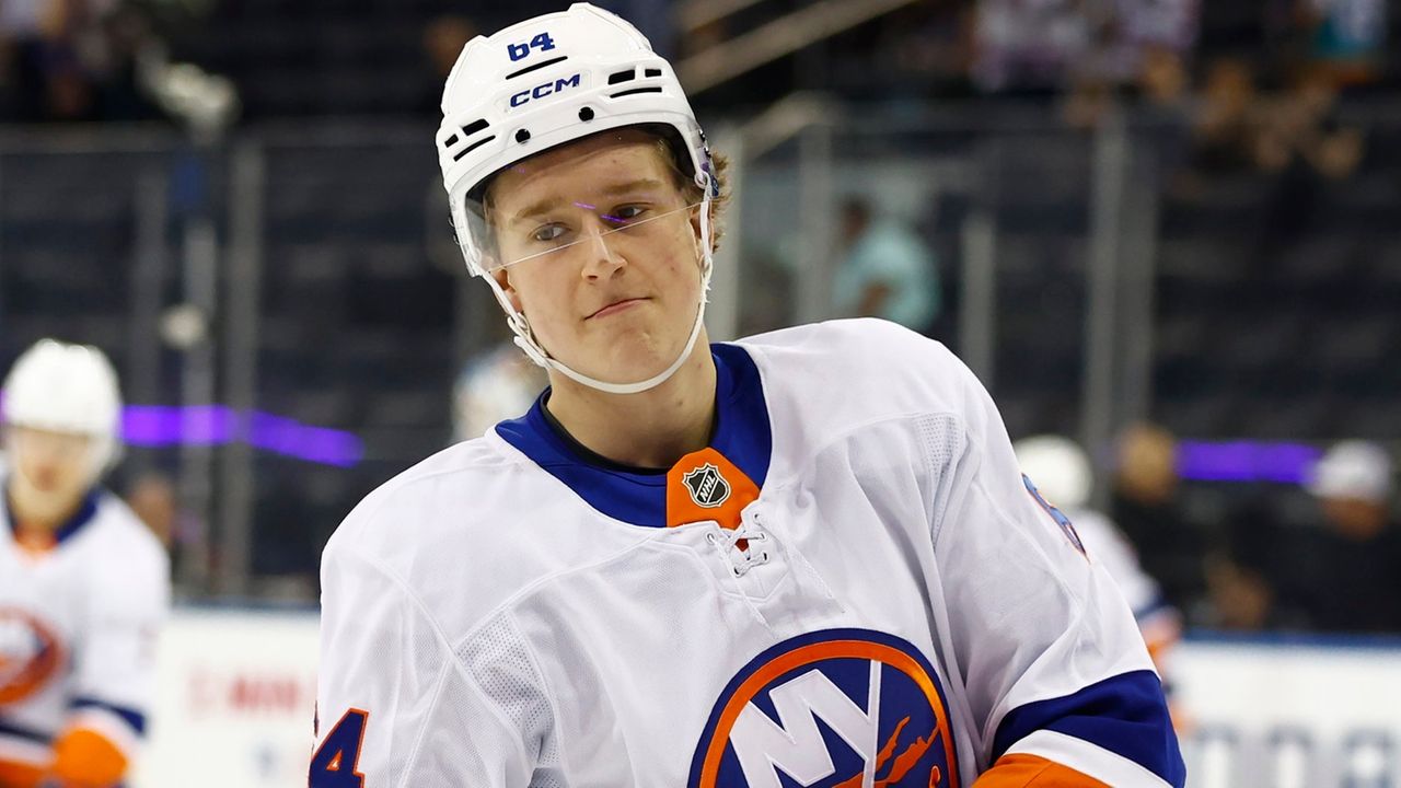 Islanders call up Cal Ritchie, send Marshall Warren back to Bridgeport