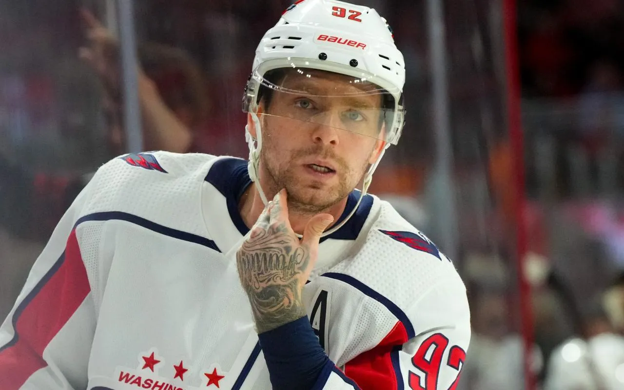 Evgeny Kuznetzov Shows True Lack of Class in KHL Game, Disrespects Head Coach