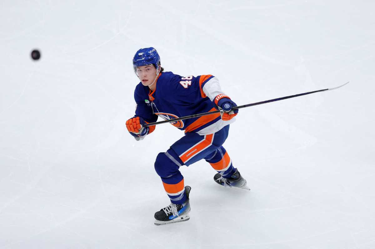 Matthew Schaefer’s 1st NHL goal not enough, Islanders fall to Capitals in home opener