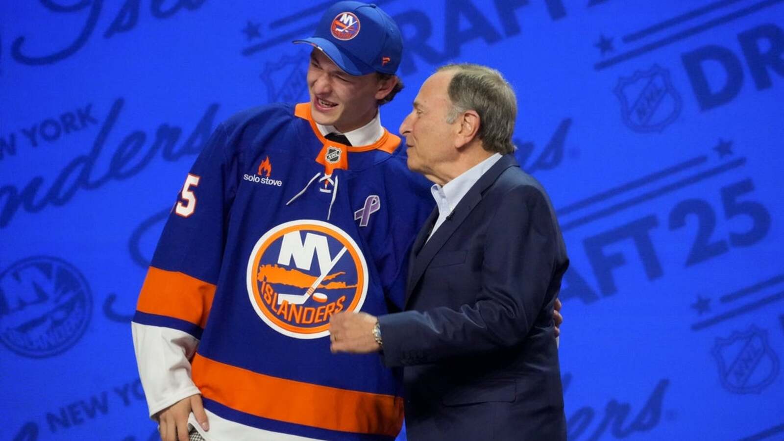 Matthew Schaefer, top pick in '25 draft, set for debut as Isles visit Pens