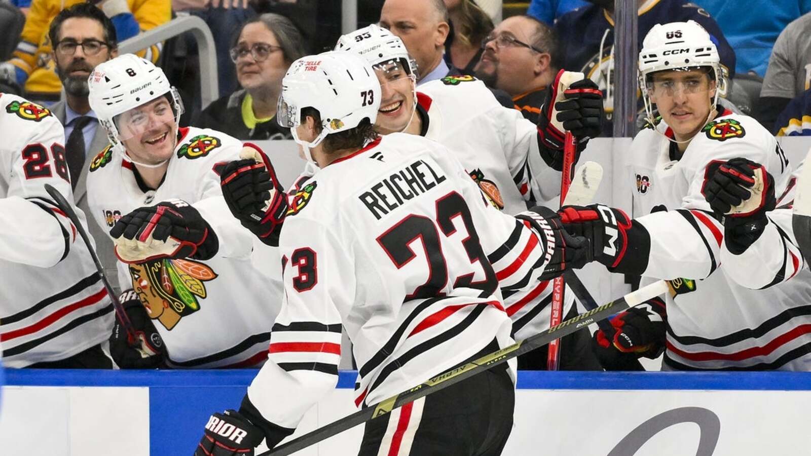 Canucks acquire F Lukas Reichel from Blackhawks