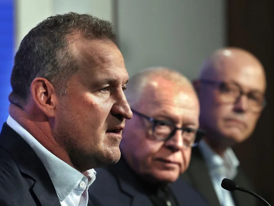  Vancouver Canucks coach Adam Foote, president of hockey operations Jim Rutherford and general manager Patrick Alvin (l-r) in action during a pre season press conference in Vancouver on September 17, 2025.