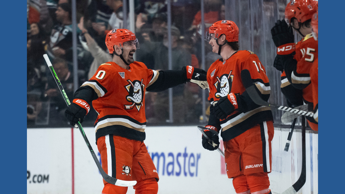 Chris Kreider's 2nd goal is the late tiebreaker in the Anaheim Ducks' 4-3 win over the Penguins