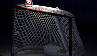 Montreal Canadiens honour Ken Dryden with touching tribute