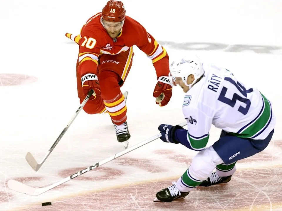  Flames forward Jonathan Huberdeau and Canucks forward Aatu Räty compete for the puck during Wednesday’s game.