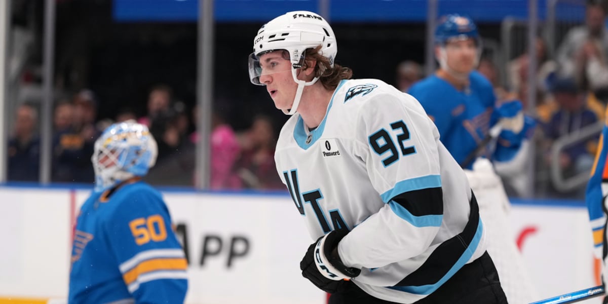 Logan Cooley has natural hat trick in 1st period, Mammoth hold off Blues 7-4