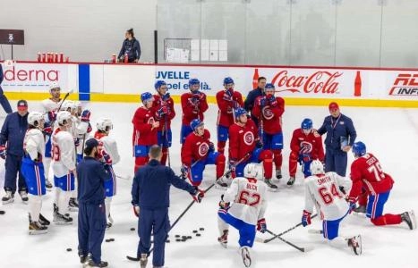 Photo of Canadiens players and Coaches in Brossard