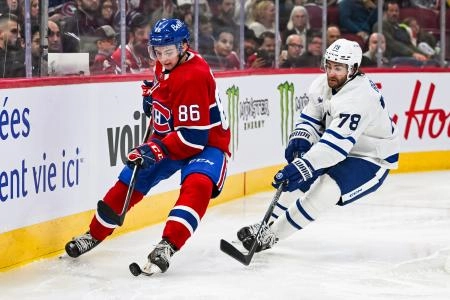 Sep 30, 2023; Montreal, Quebec, CAN; Montreal Canadiens center Riley Kidney (86) gains control of the puck against Toronto Maple Leafs defenseman TJ Brodie (78) during the second period at Bell Centre. Mandatory Credit: David Kirouac-Imagn Images