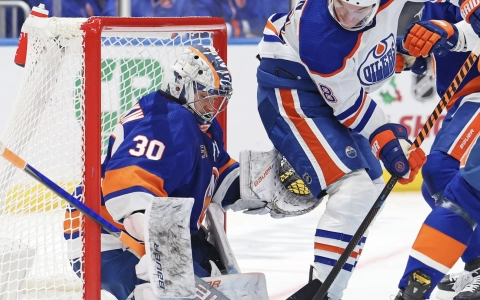 Islanders goalie Ilya Sorokin makes a save against the Oilers