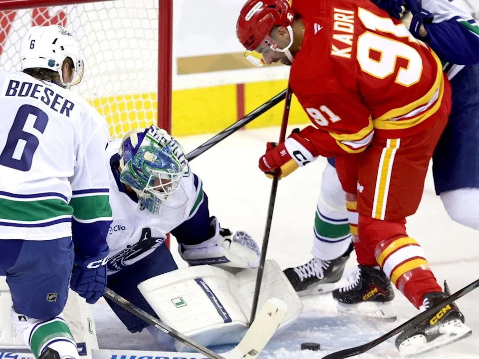  Flames forward Nazem Kadri battles Canucks goalie Kevin Lankinen on Wednesday.