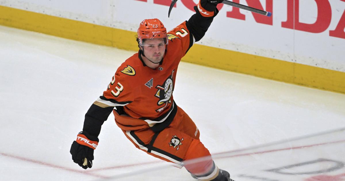 Long-struggling Ducks chase their owner's playoff mandate under new coach Joel Quenneville | Sports