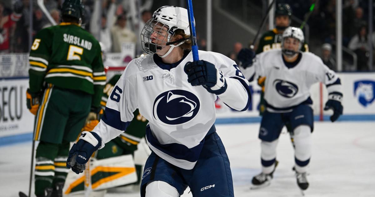PHOTOS | Men's ice hockey faces Clarkson in season home opening games | Photos | Daily Collegian