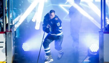 Jonathan Toews returns to NHL with hometown Jets after being out 2 seasons with long COVID | Illinois News