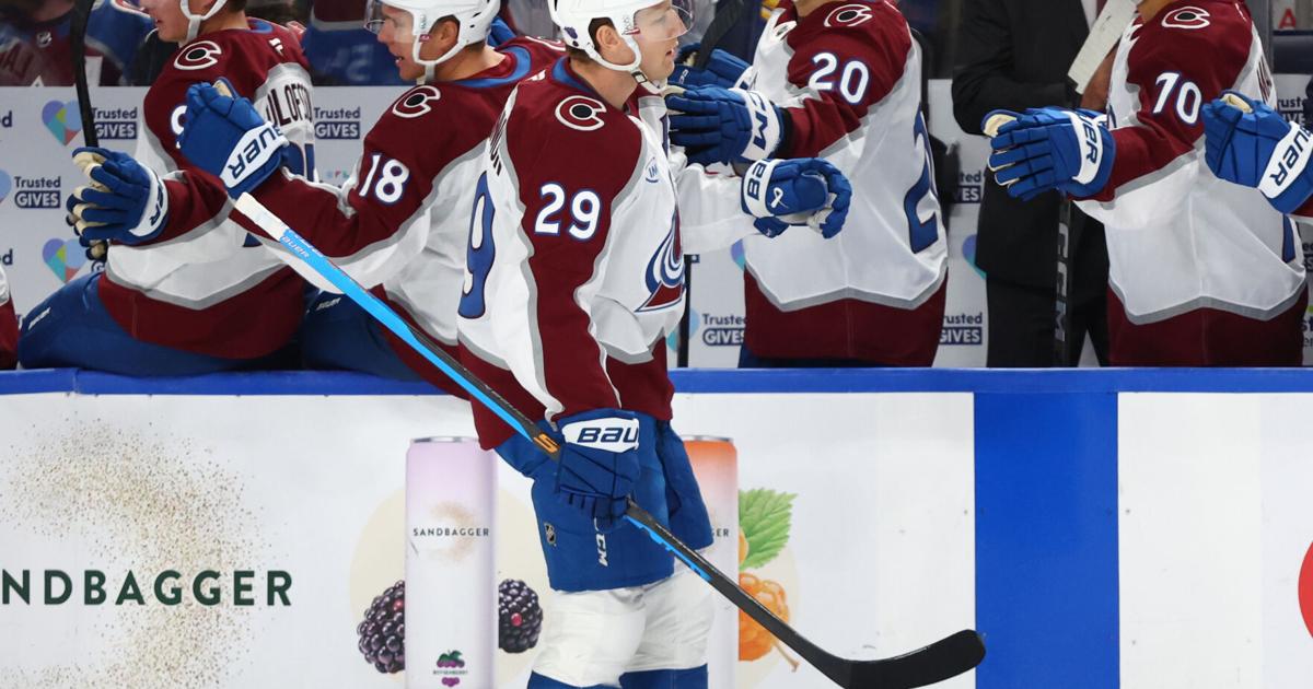 Avalanche's MacKinnon punctuates hot start with stick twirl, fist pump in 2-goal outing at Buffalo | National