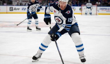 Jonathan Toews reaches another milestone in his NHL comeback by recording 1st point since 2023 | National Sports