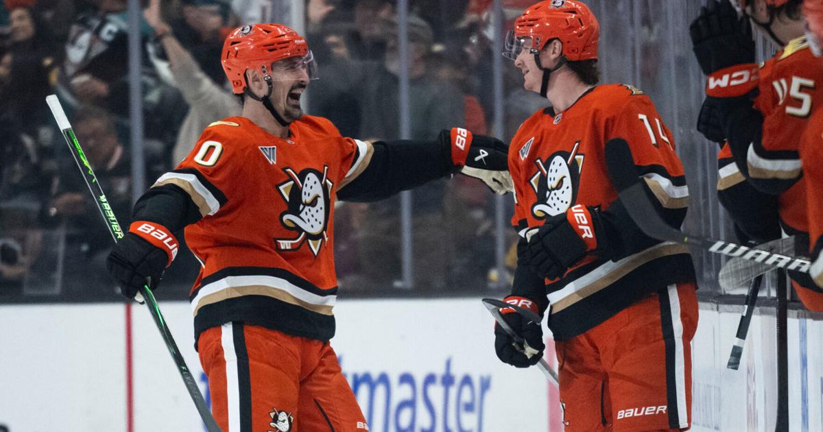 Chris Kreider's 2nd goal is the late tiebreaker in the Anaheim Ducks' 4-3 win over the Penguins | Sports
