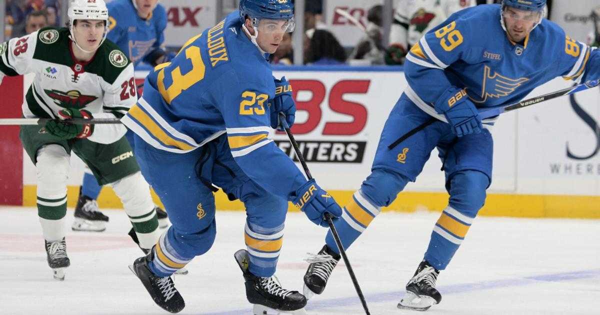 How do the Blues ease Logan Mailloux in to full-time NHL duties?