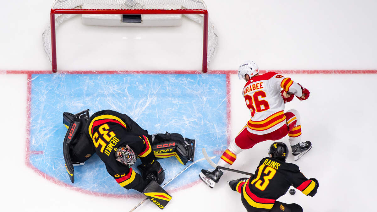 Canucks vs. Blackhawks Prediction & Picks - Oct. 17