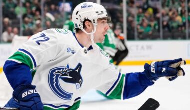Max Sasson scores last of Vancouver's 3 quick goals, Canucks rally to beat Stars 5-3 | National