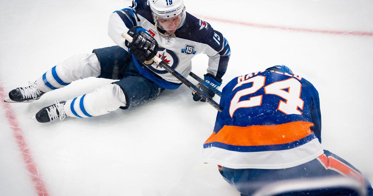 Toews gets 1st point in 2 1/2 years, Jets have 5 players score in win over Islanders - Chronicle-Tribune