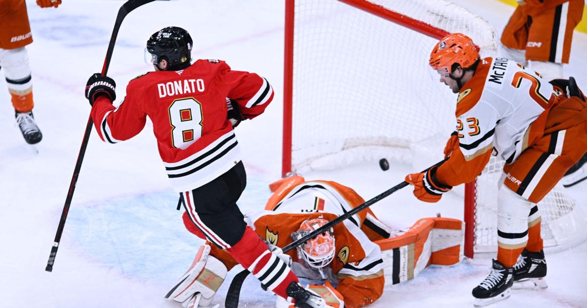Donato scores in OT, Blackhawks edge Ducks 2-1 in Quenneville's return to Chicago |