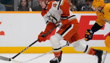 Ducks rookie Beckett Sennecke picks up his third goal of the season in 5-2 win over Predators |