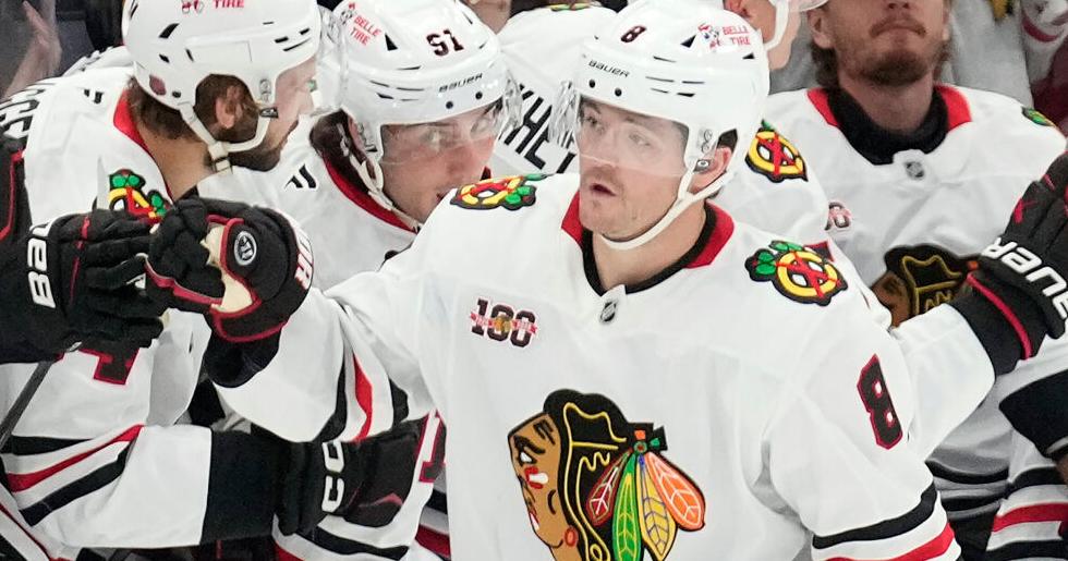 Donato scores 2 more goals as the Blackhawks beat the Lightning 3-2 | NHL