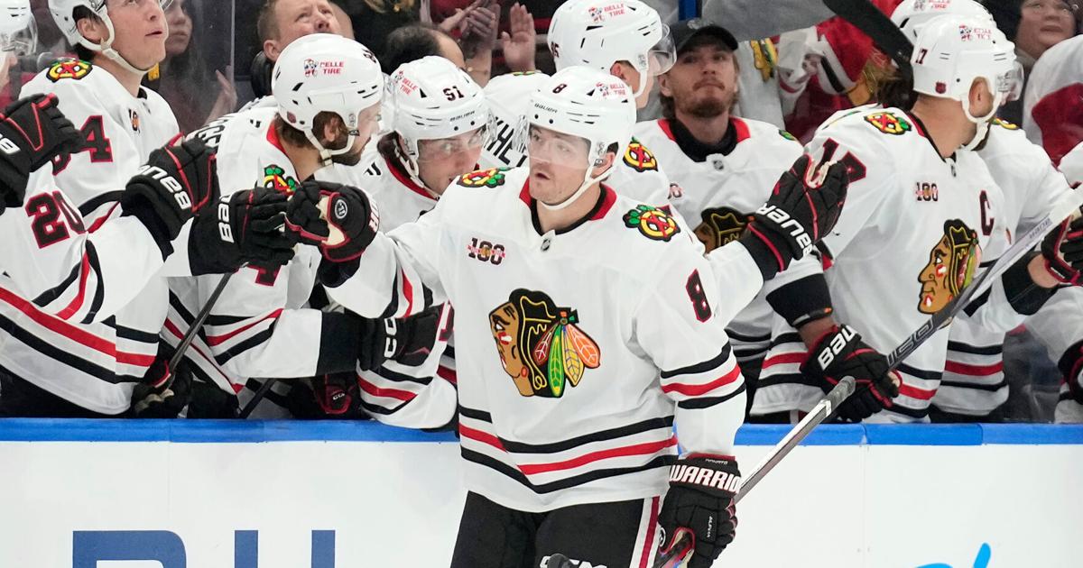 Donato scores 2 more goals as the Blackhawks beat the Lightning 3-2 | National