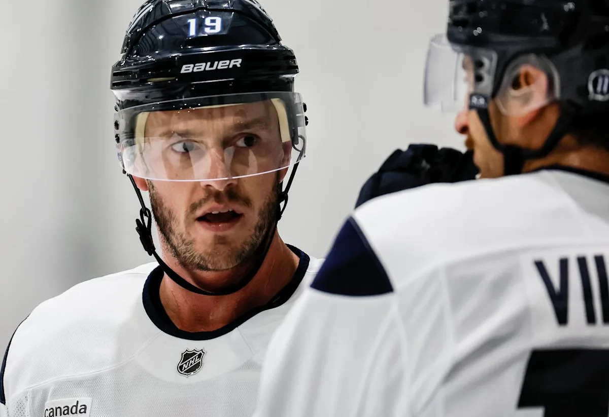 Start of Winnipeg Jets' 1st season with Jonathan Toews on roster a reminder of bond between player, hometown