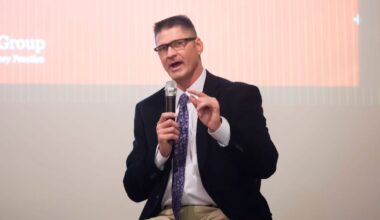 ESPN's Ben McDonald puts down network hockey promo during Padres-Cubs