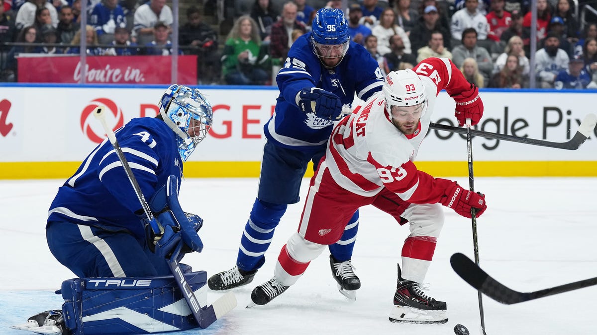 What time is Detroit Red Wings game vs Toronto Maple Leafs on Monday