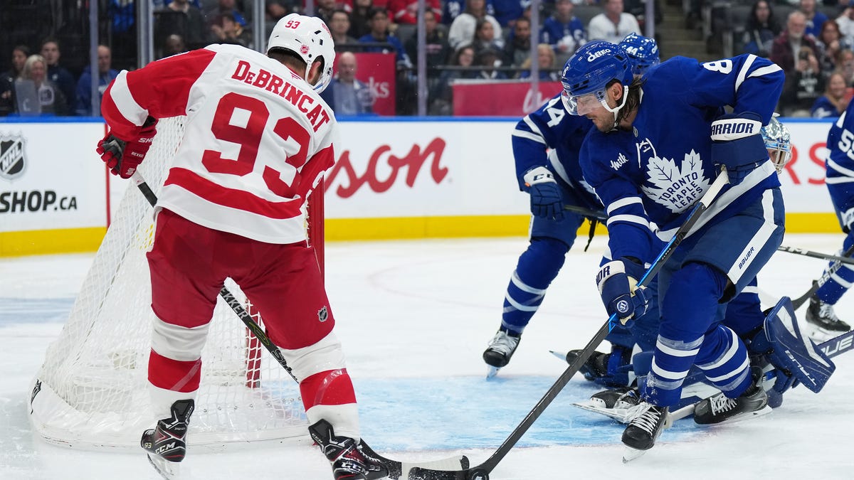 Detroit Red Wings rally to top Toronto Maple Leafs, 3-1, in preseason