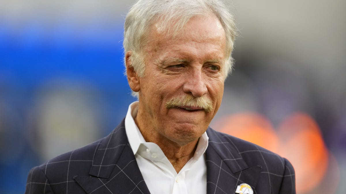 Twitter slams Colorado Avs for attending LA Rams game