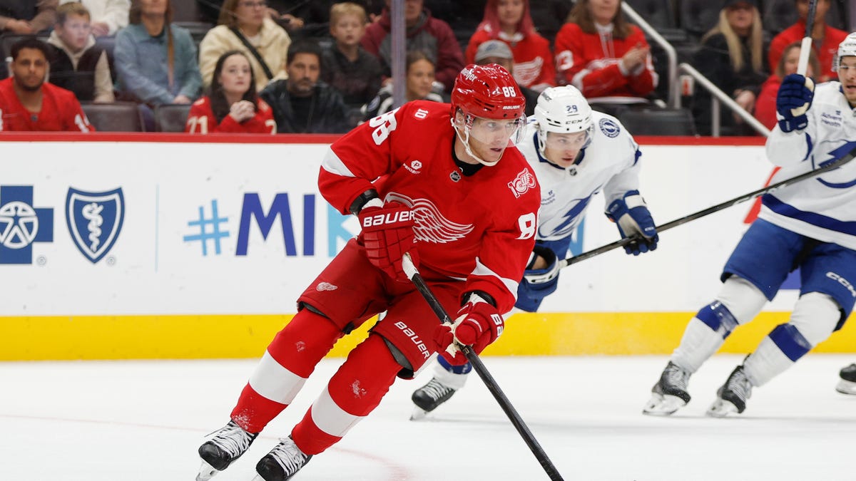 Detroit Red Wings forward out vs Oilers