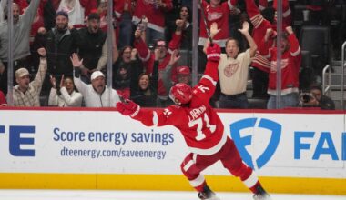 Wings' Larkin scores in OT for fourth straight win